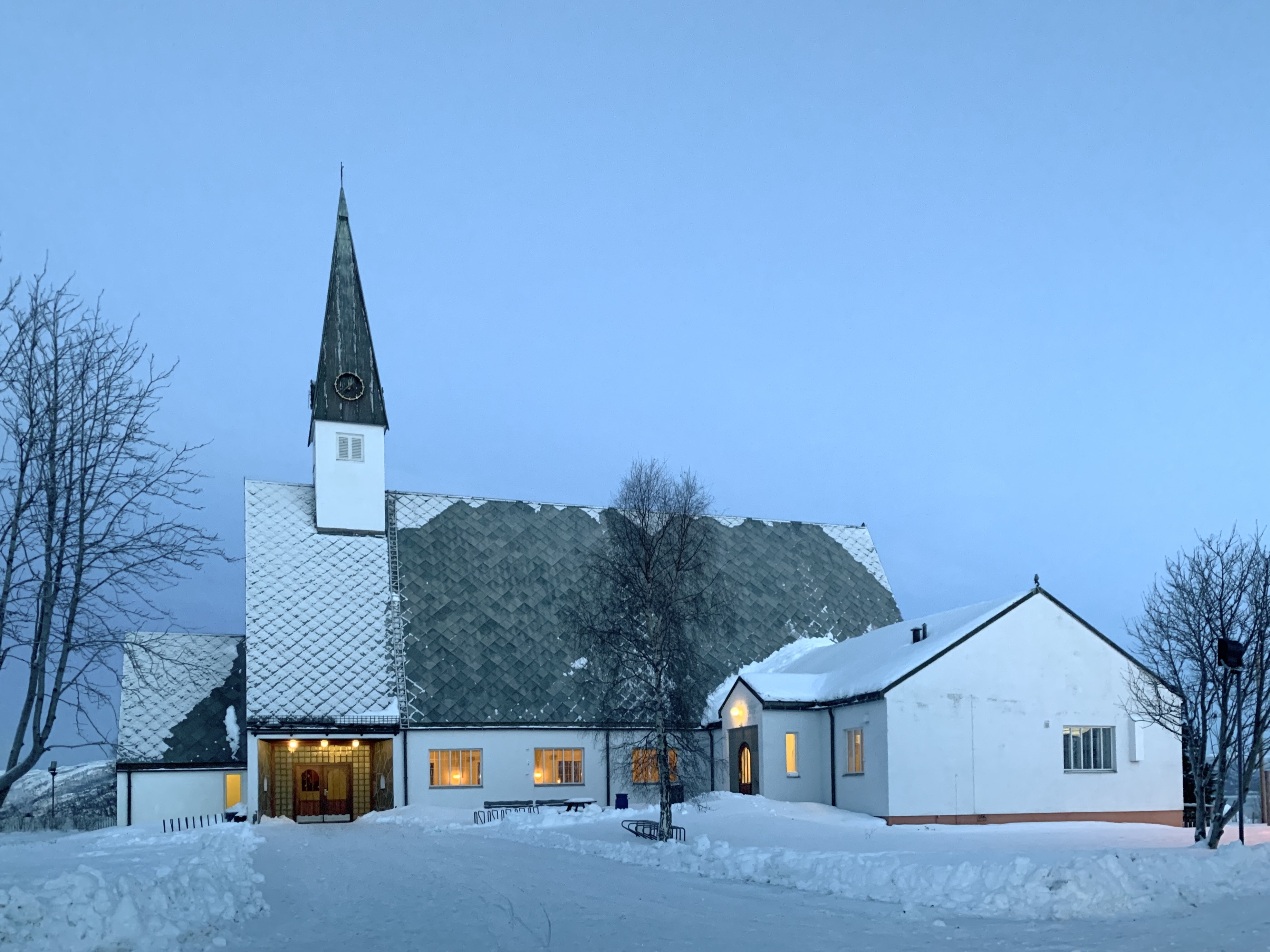 Elvebakken kirke I Alta samlas vi i Elvebakken kirke.