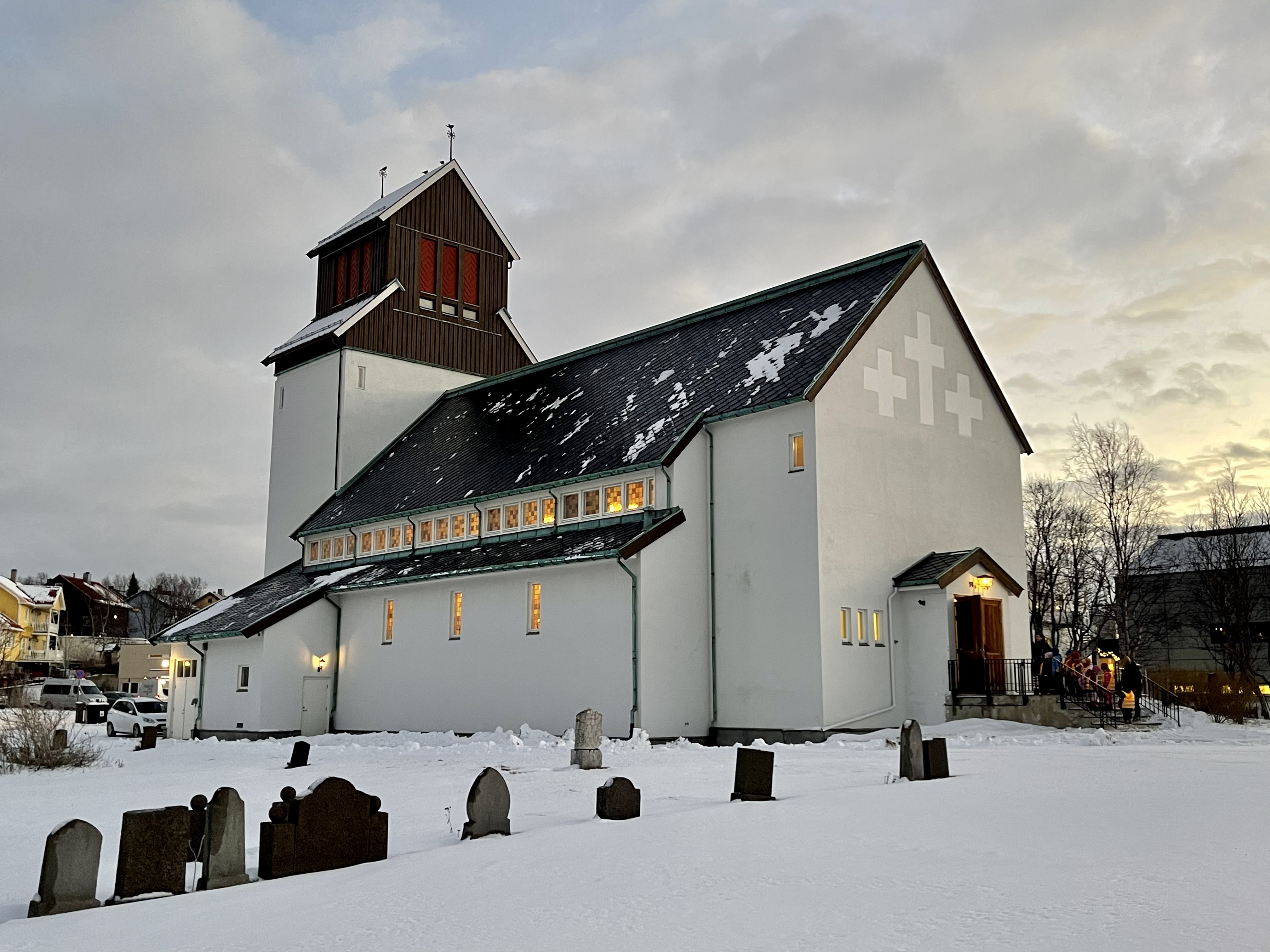 I Kirkenes samlas vi i Kirkenes kirke.