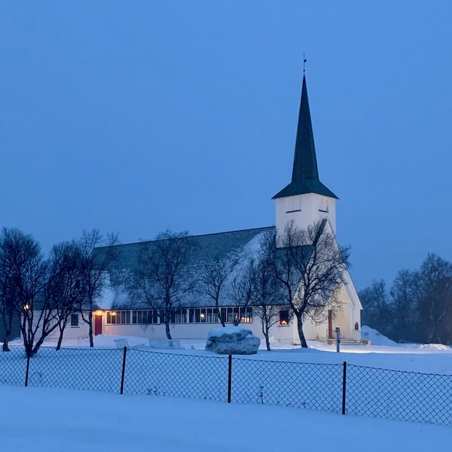 I Lakselv samlas vi i Lakselv kirke.